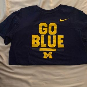 Athletic tee Nike women’s large short sleeve